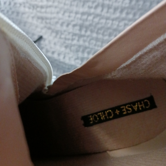 CHASE + CHLOE - Picture 4 of 4